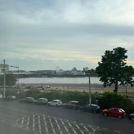 Deine Mit Blick Auf Skyline Von Direkt Am Rhein Lejlighed Köln